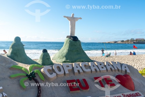 Escultura de areia representando o Cristo Redentor -  Praia de Copacabana - Rio de Janeiro - Rio de Janeiro (RJ) - Brasil