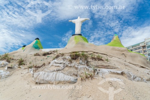 Escultura de areia representando o Cristo Redentor -  Praia de Copacabana - Rio de Janeiro - Rio de Janeiro (RJ) - Brasil