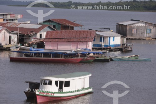 Casas flutuantes no Lago de Tefé - Tefé - Amazonas (AM) - Brasil