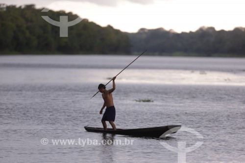Pescador da comunidade Jarauá - Reserva de Desenvolvimento Sustetável Mamirauá - Tefé - Amazonas (AM) - Brasil