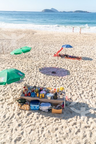 Mesa de comemoração de aniversário na areia da Praia do Arpoador - Rio de Janeiro - Rio de Janeiro (RJ) - Brasil