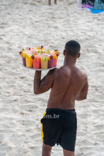 Vendedor ambulante de caipirinha e drinks  - Arpoador - Rio de Janeiro - Rio de Janeiro (RJ) - Brasil
