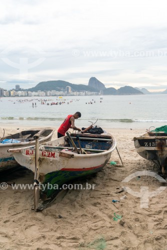 Barco de pesca - Colônia de pescadores Z-13 - no Posto 6 da Praia de Copacabana - Rio de Janeiro - Rio de Janeiro (RJ) - Brasil