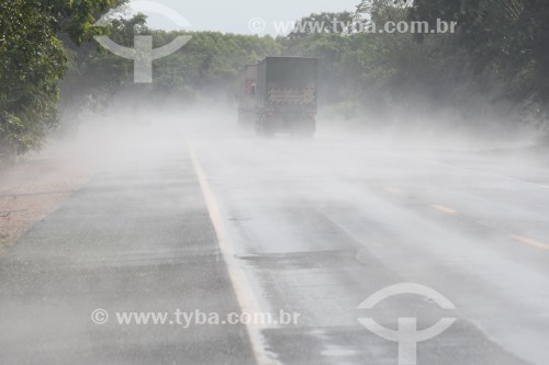 Fenômeno da evaporação de água em asfalto de rodovia - Selvíria - Mato Grosso do Sul (MS) - Brasil