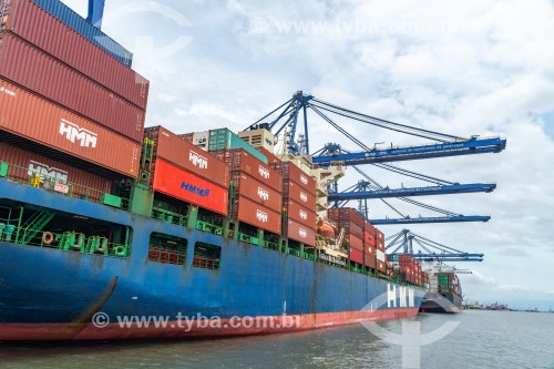 Navios cargueiros atracados no Porto de Paranaguá - Paranaguá - Paraná (PR) - Brasil