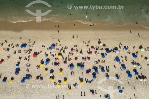 Foto feita com drone da Praia de Ipanema com banhistas - Rio de Janeiro - Rio de Janeiro (RJ) - Brasil