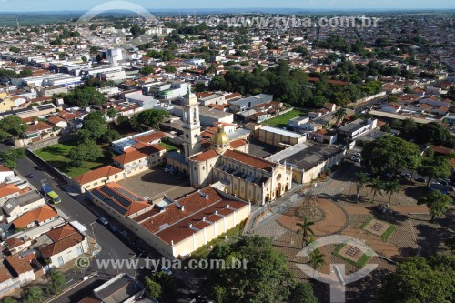 Foto feita com drone da Igreja Nossa Senhora da Abadia (1884) - padroeira da cidade - Uberaba - Minas Gerais (MG) - Brasil