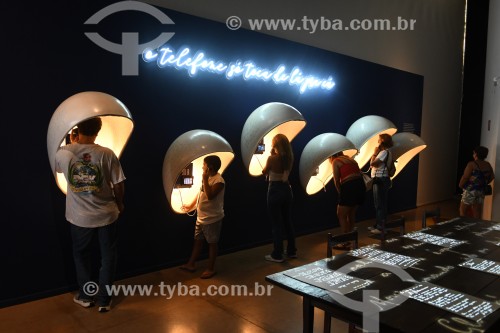 Memorial Chico Xavier - Sala 1 onde os visitantes podem utilizar os orelhões para ouvir mensagem psicografadas por Chico Xavier - Uberaba - Minas Gerais (MG) - Brasil