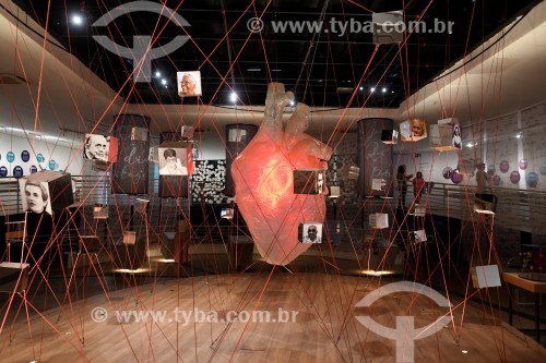 Memorial Chico Xavier - Sala 2 Coração do Mundo - Nessa instalação o coração pulsa e projeta imagens de grandes personalidades assim como Chico Xavier tiveram uma trajetóriade humanista - Uberaba - Minas Gerais (MG) - Brasil