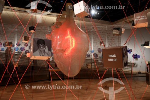 Memorial Chico Xavier - Sala 2 Coração do Mundo - Nessa instalação o coração pulsa e projeta imagens de grandes personalidades assim como Chico Xavier tiveram uma trajetóriade humanista - Uberaba - Minas Gerais (MG) - Brasil