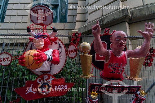 Alegorias presas em gradil durante o carnaval - Rio de Janeiro - Rio de Janeiro (RJ) - Brasil