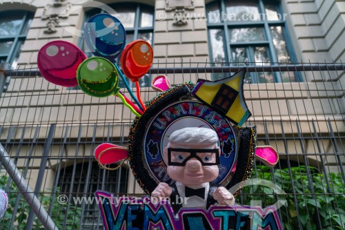 Alegorias presas em gradil durante o carnaval - Rio de Janeiro - Rio de Janeiro (RJ) - Brasil