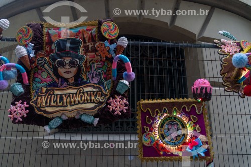 Alegorias presas em gradil durante o carnaval - Rio de Janeiro - Rio de Janeiro (RJ) - Brasil