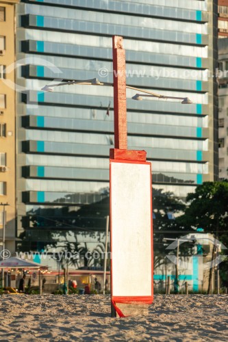 Chuveiro na praia de Copacabana - Rio de Janeiro - Rio de Janeiro (RJ) - Brasil