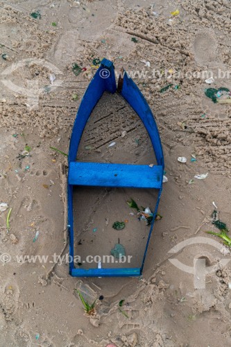 Oferendas para Iemanjá Durante a festa no dia da Rainha do Mar - Praia do Arpoador - Rio de Janeiro - Rio de Janeiro (RJ) - Brasil