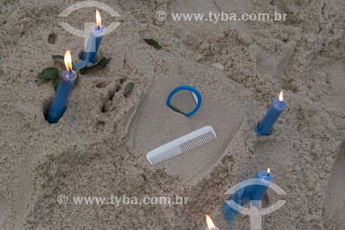 Oferendas para Iemanjá Durante a festa no dia da Rainha do Mar - Praia do Arpoador - Rio de Janeiro - Rio de Janeiro (RJ) - Brasil