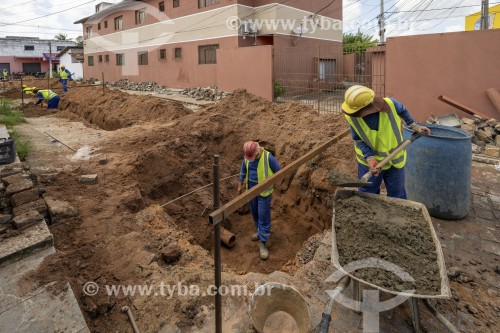 Abertura de vala para instalção de rede coletora de esgoto doméstico - Natal - Rio Grande do Norte (RN) - Brasil