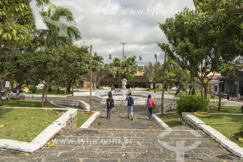 Estudantes na Praça da Matriz - Nísia Floresta - Rio Grande do Norte (RN) - Brasil