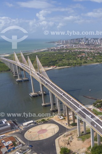 Foto feita com drone da Ponte Newton Navarro ou Ponte de Todos na foz do Rio Potengi com a cidade ao fundo - Natal - Rio Grande do Norte (RN) - Brasil