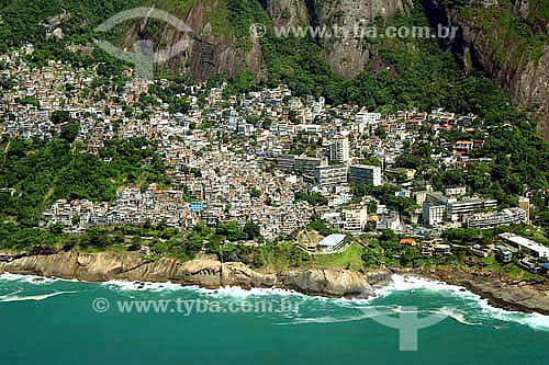  Aerial view of Vidigal slum - Rio de Janeiro city - Rio de Janeiro state - Brazil - November 2006 