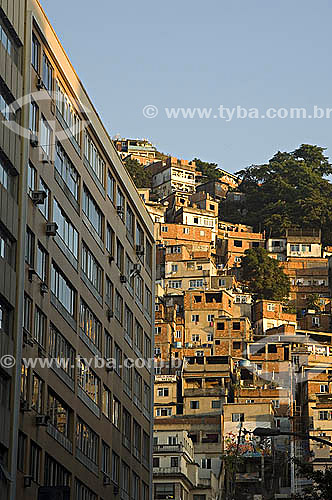  Cantagalo Slum (favela) witth building nearby - Rio de Janeiro city - Rio de Janeiro state - Brazil - March 2007 