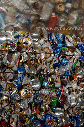  Garbage recycling - Metal cans- Aluminum 