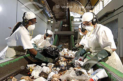  Women workers - Garbage processing factory - COOPAMA - Rio de Janeiro city - Rio de Janeiro state - Brazil 