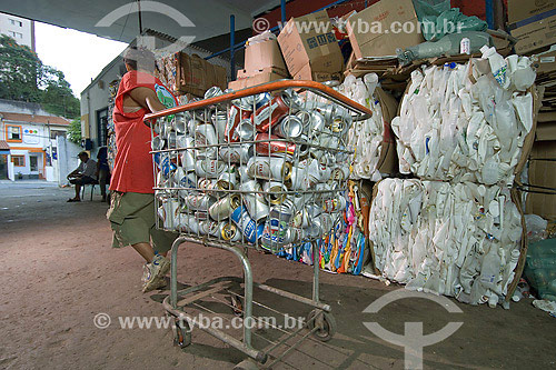  Can collection - Aluminium recycling - Sao Paulo city - Sao Paulo state - Brazil 