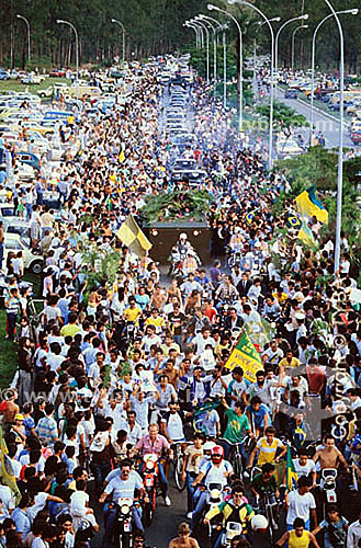  People follow the Tancredo Neves funeral, president of Brazil that have died before  to take office - April 21, 1985 