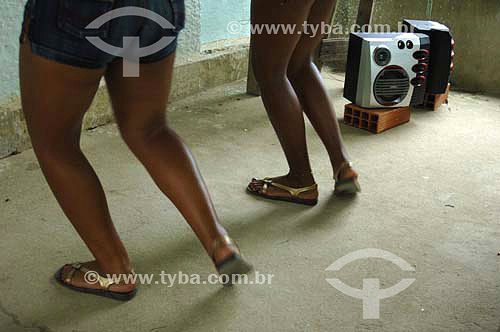  Girls dancing funk - Sambaetiba district - Itaboraí city - RJ state - Brazil - january, 2007 