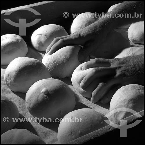  Bread in the oven - Sao Domingos Bakery - Bexiga neighborhood - Sao Paulo city - Sao Paulo state - Brazil - 01-25-2004 