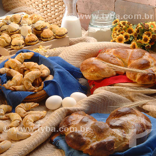  Cookery - bread, eggs and milk jar 