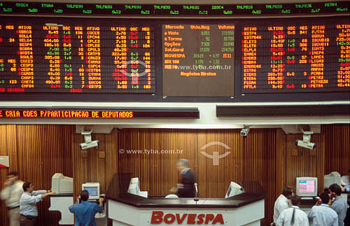  BOVESPA (Brazilian Stock Exchange in Sao Paulo), showing electronic display and traders working on the floor - Sao Paulo city - Sao Paulo state - Brazil 