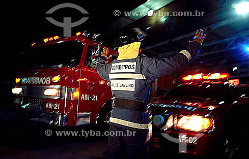  Subject: Firefighter orienting of corporate vehicles / Place: Rio de Janeiro city - Rio de Janeiro state (RJ) - Brazil / Date: 02/2004 
