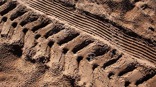  Tire trails  