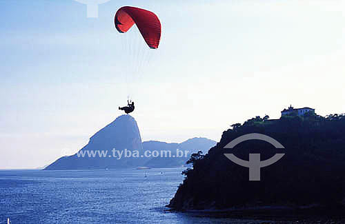  Paragliding near the Boa Viagem Island  (the Sugar Loaf Mountain in the background) - Niteroi city - Rio de Janeiro state - Brazil 