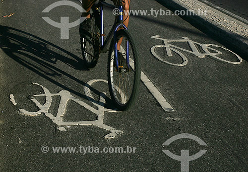  Bicycle at pathway  - Rio de Janeiro city - Rio de Janeiro state (RJ) - Brazil