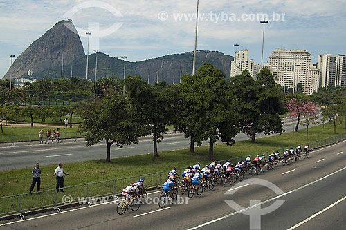 Group of cyclists at Aterro do Flamendo - Rio de Janeiro city - Rio de Janeiro state - Brazil 