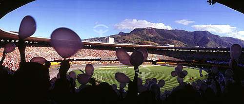  Maracana Stadium* crowded of fans - Maracana neighbourhood - Rio de Janeiro city - Rio de Janeiro state - Brazil  * The Stadium is a National Historic Site since 26-12-2000. 
