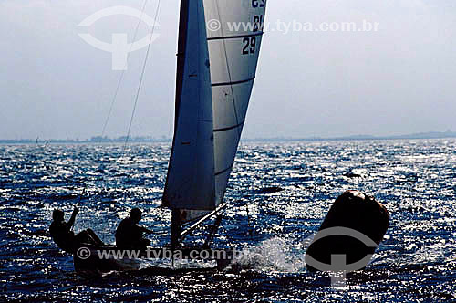  Sailing: Silhouette of people 