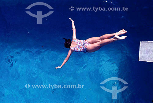  Woman diving on swimming pool 