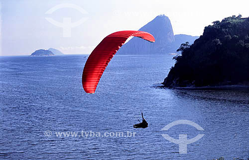  Subject: Person practicing parachuting Sugar Loaf in the background / Place: Rio de Janeiro city - Rio de Janeiro state (RJ) - Brazil / Date: 02/2008 