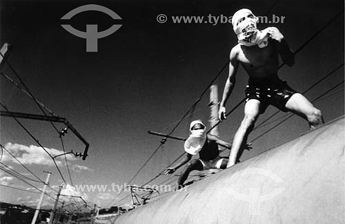  Train`s surfers - Rio de Janeiro city - Rio de Janeiro state - Brazil 