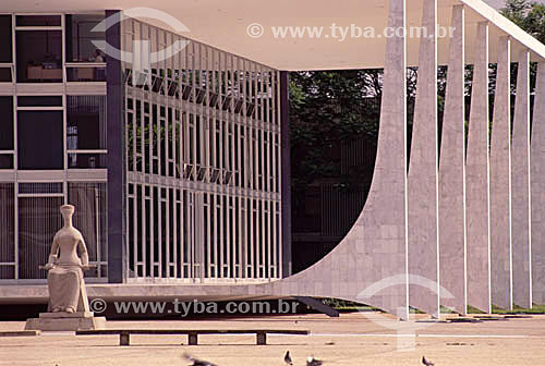  The Federal Supreme Court Building with the Alfredo Ceschiatti`s 