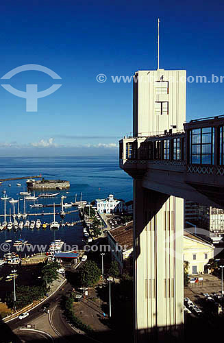  The Elevador Lacerda (Lacerda Elevator) to the right and the Forte São Marcelo (Sao Marcelo Fort) (1) with boats around on Baía de Todos os Santos (All Saints Bay) in the background - Cidade Baixa (Low City) - Salvador city (2)- Bahia state - Brazil 