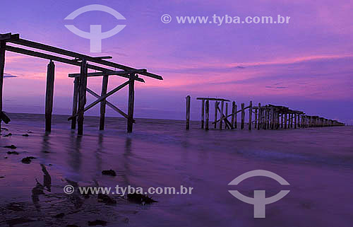  Old pier of Cumuruxatiba city (*) at sunset - Bahia state south coast - Brazil * The Costa do Descobrimento (Discovery Coast site - Atlantic Forest Reserve) is a UNESCO World Heritage Site since 12-01-1999 and includes 23 areas of environmental prot 