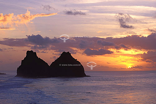  Dois Irmaos (Two Brothers) Mountain at sunset - Fernando de Noronha Island - Pernambuco state - Brazil  *The archipelago Fernando de Noronha is a UNESCO World Heritage Site since 16-12-2001. 