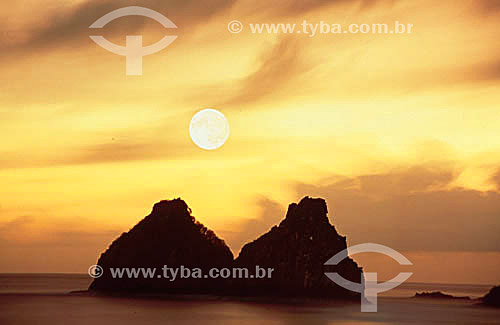  Morro Dois Irmaos (Two Brothers Mountain) - Fernando de Noronha Island* - Pernambuco state - Brazil  * The archipelago Fernando de Noronha is a UNESCO World Heritage Site since 16-12-2001. 