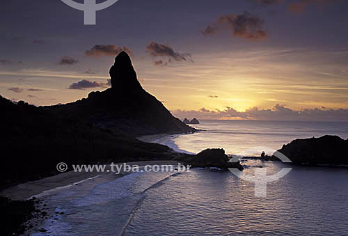  Beach and Morro do Pico (Peak Hill) at sunset - Fernando de Noronha Island* - Pernambuco state - Brazil  * The archipelago Fernando de Noronha is a UNESCO World Heritage Site since 16-12-2001. 