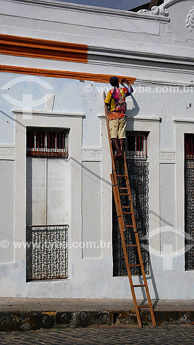  Painter painting wall - Olinda city - Pernambuco state - Brazil 